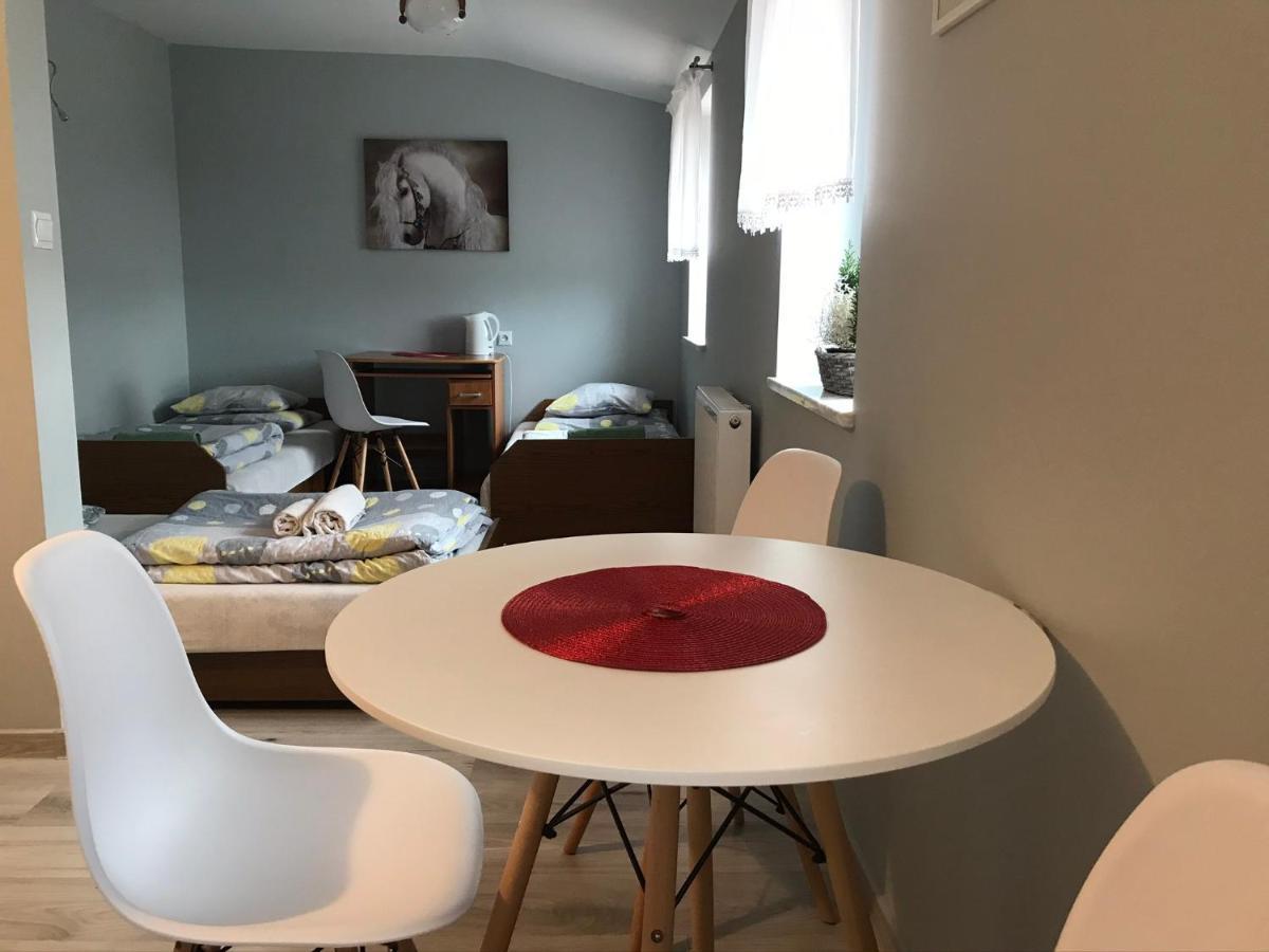 スタラホビツェ Stajnia Pod Debem Bed & Breakfast エクステリア 写真