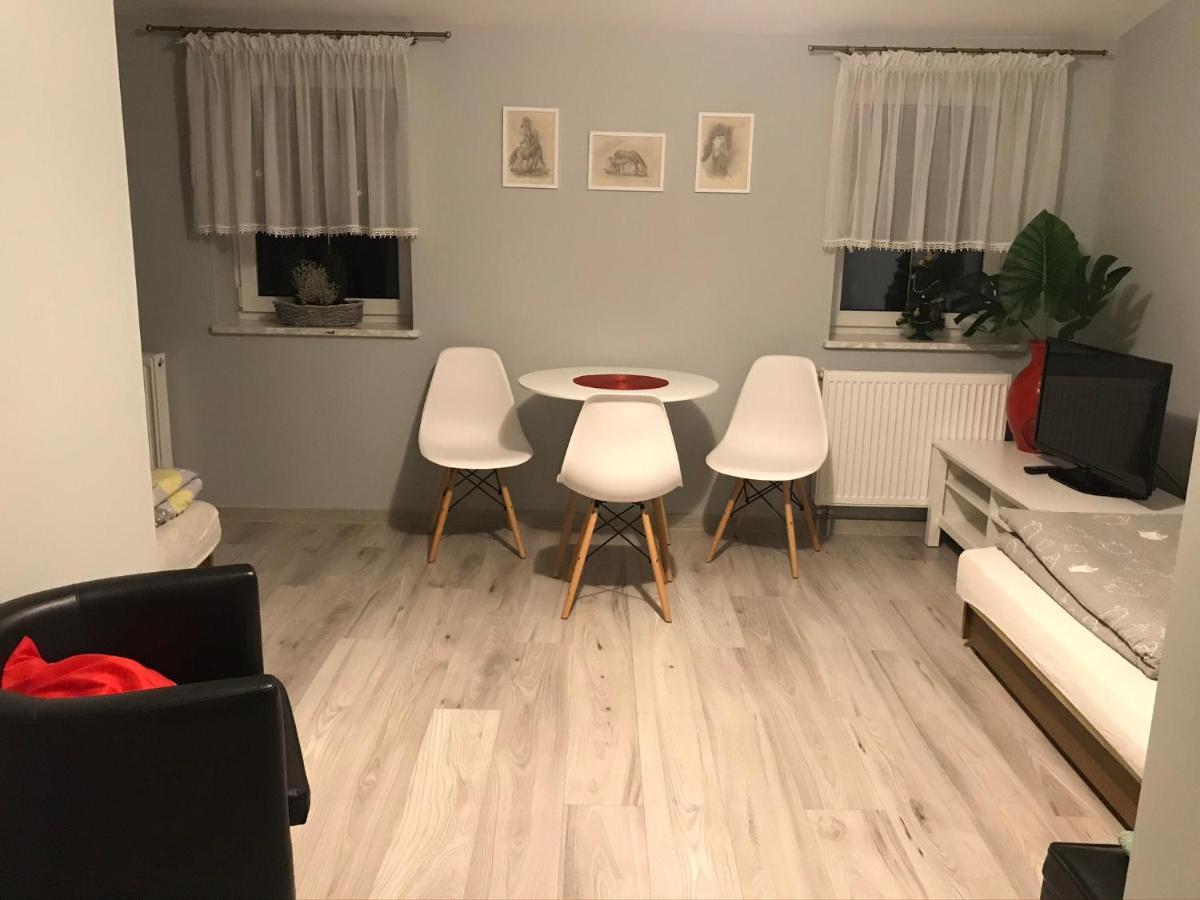 スタラホビツェ Stajnia Pod Debem Bed & Breakfast エクステリア 写真