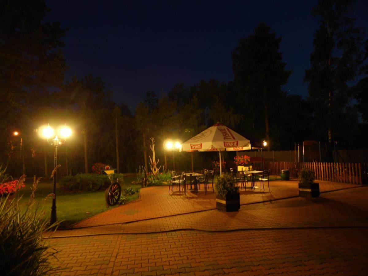 スタラホビツェ Stajnia Pod Debem Bed & Breakfast エクステリア 写真