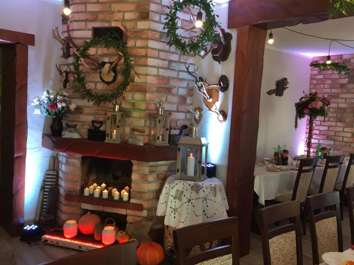 スタラホビツェ Stajnia Pod Debem Bed & Breakfast エクステリア 写真