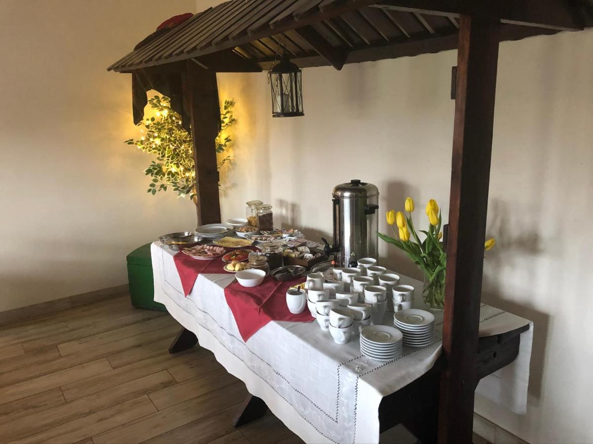 スタラホビツェ Stajnia Pod Debem Bed & Breakfast エクステリア 写真