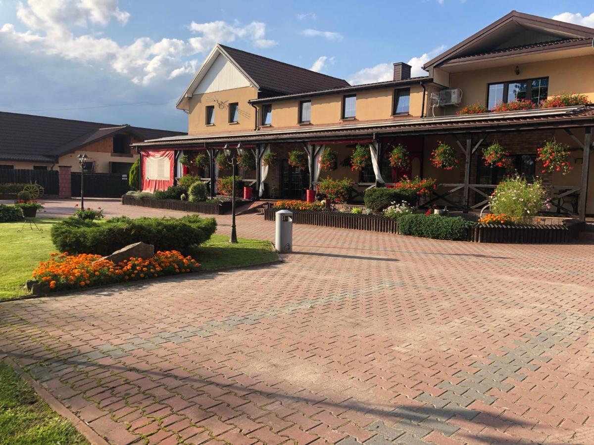 スタラホビツェ Stajnia Pod Debem Bed & Breakfast エクステリア 写真