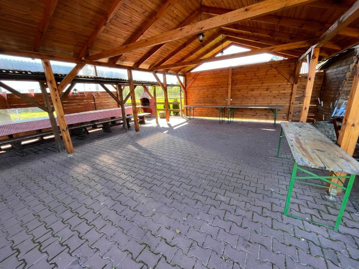 スタラホビツェ Stajnia Pod Debem Bed & Breakfast エクステリア 写真