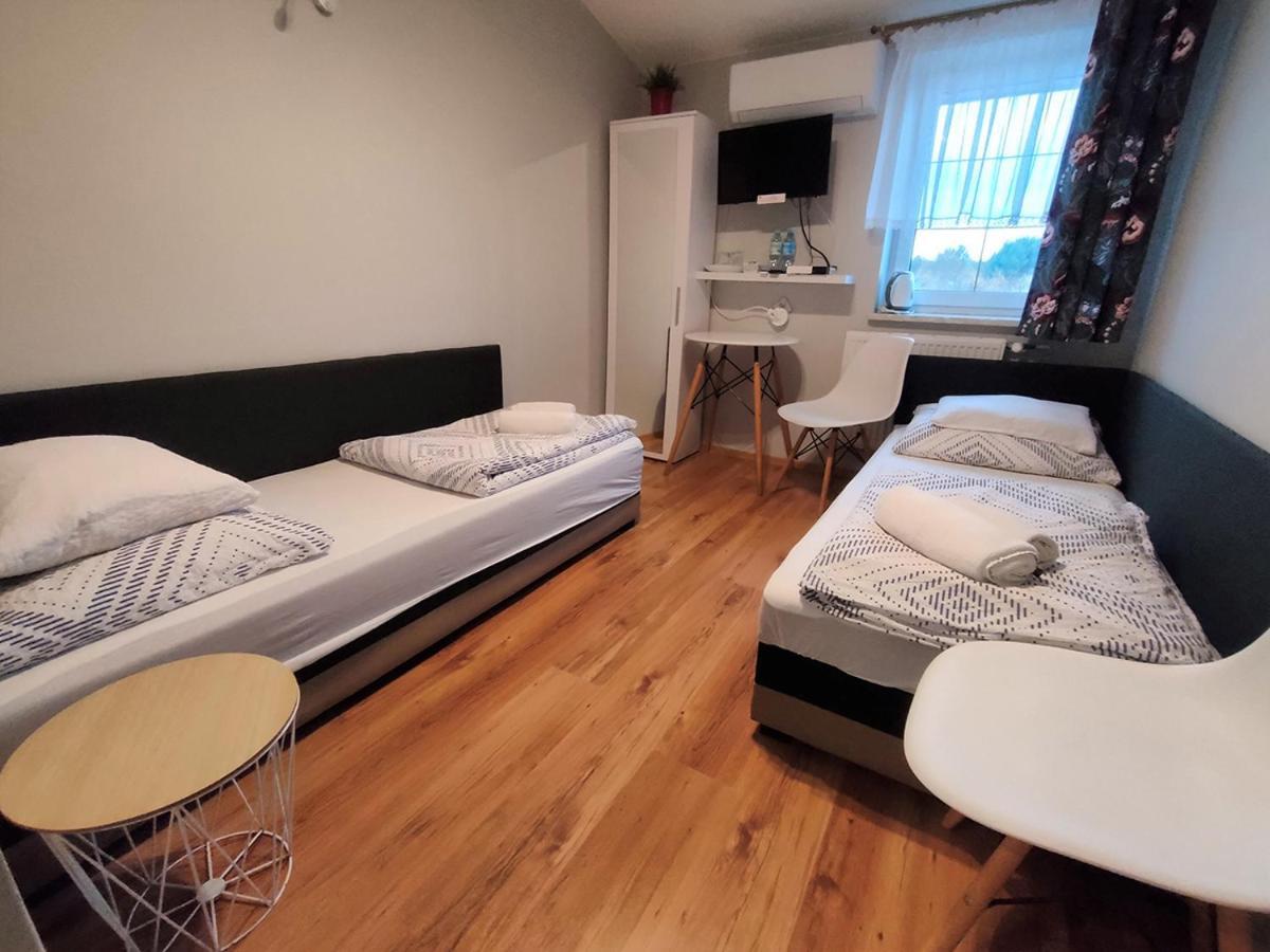 スタラホビツェ Stajnia Pod Debem Bed & Breakfast エクステリア 写真