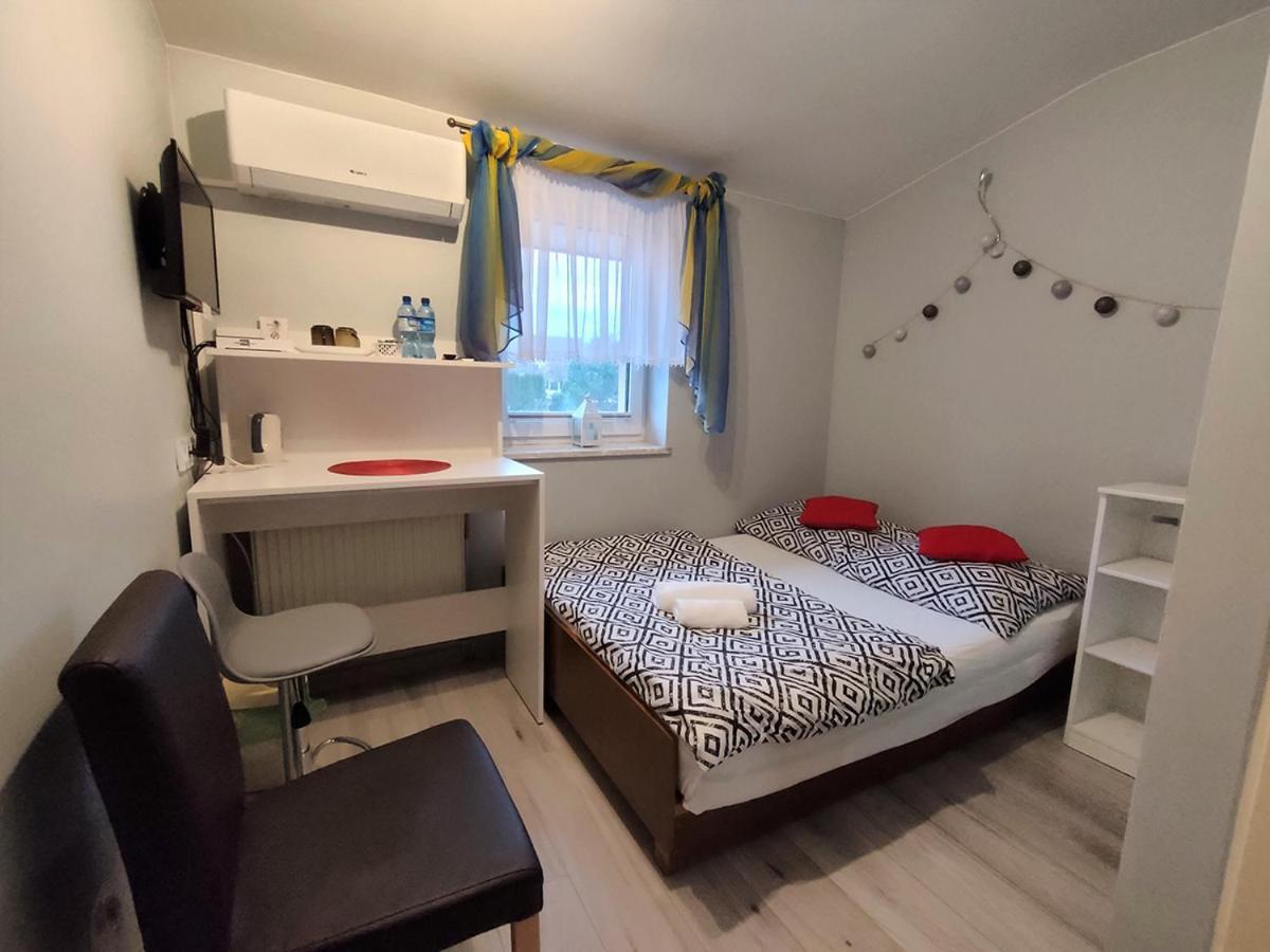 スタラホビツェ Stajnia Pod Debem Bed & Breakfast エクステリア 写真