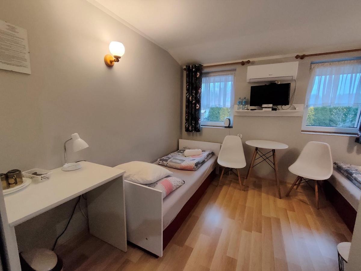 スタラホビツェ Stajnia Pod Debem Bed & Breakfast エクステリア 写真