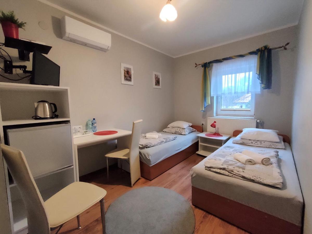 スタラホビツェ Stajnia Pod Debem Bed & Breakfast エクステリア 写真