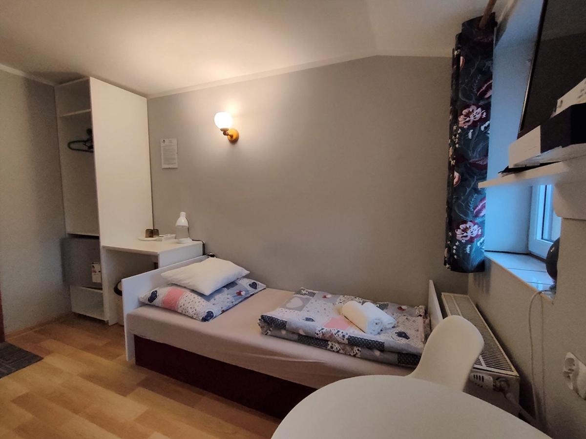 スタラホビツェ Stajnia Pod Debem Bed & Breakfast エクステリア 写真