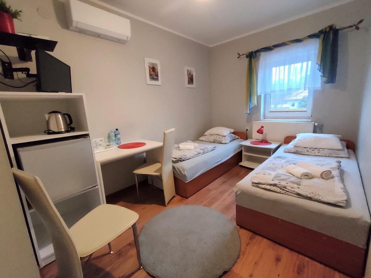スタラホビツェ Stajnia Pod Debem Bed & Breakfast エクステリア 写真