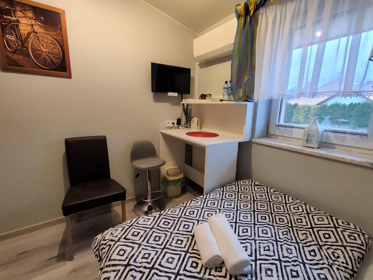 スタラホビツェ Stajnia Pod Debem Bed & Breakfast エクステリア 写真