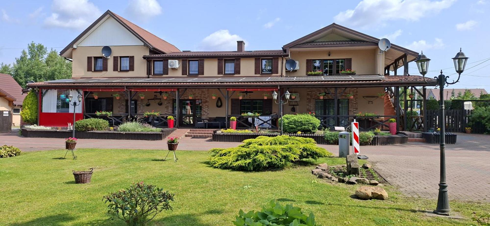 スタラホビツェ Stajnia Pod Debem Bed & Breakfast エクステリア 写真