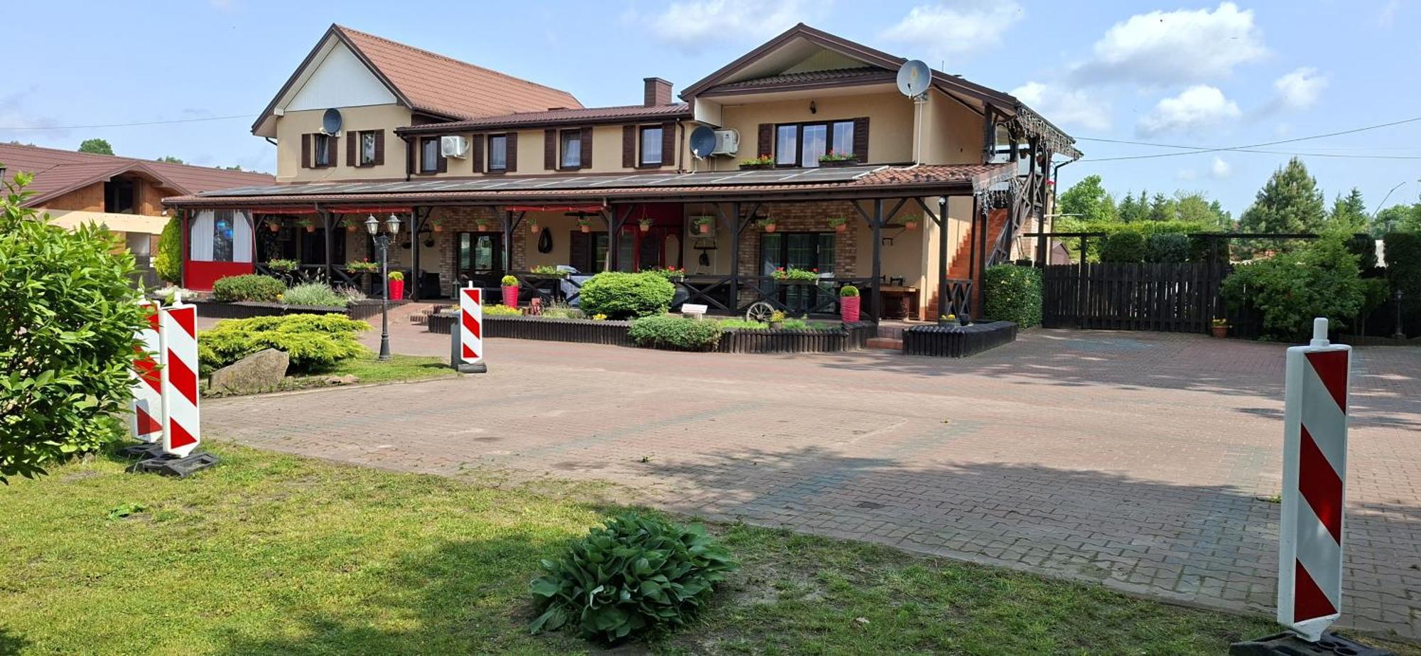 スタラホビツェ Stajnia Pod Debem Bed & Breakfast エクステリア 写真
